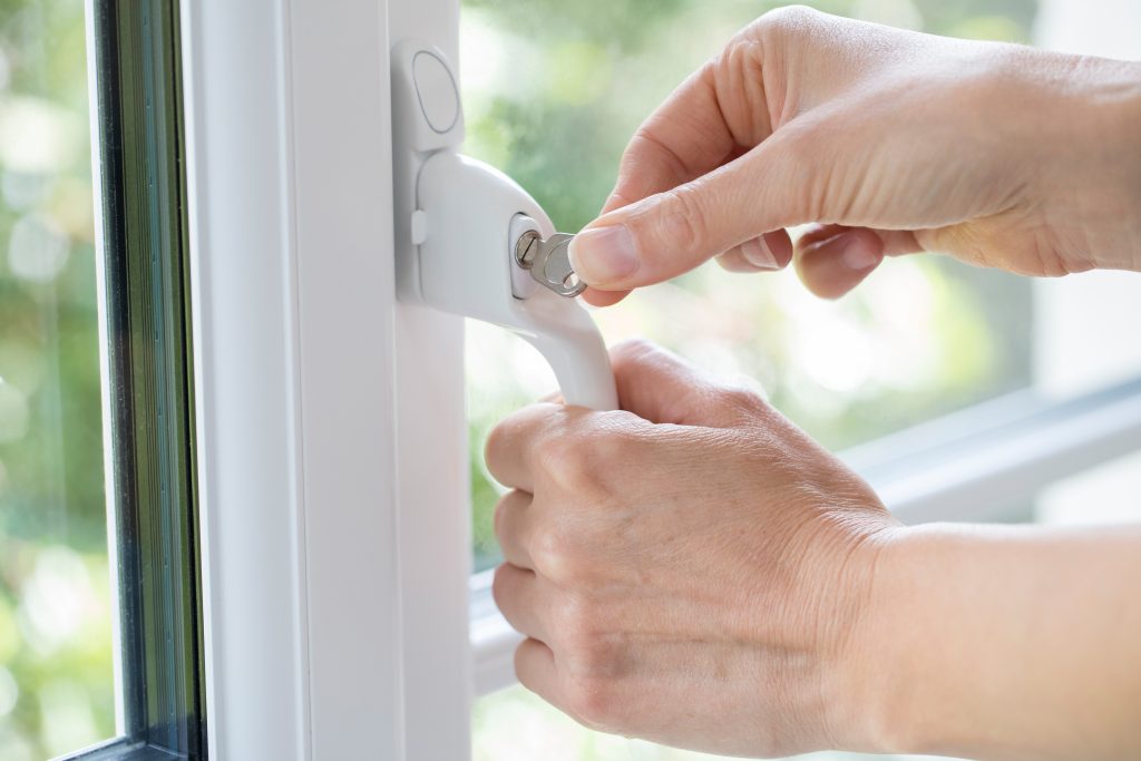 Locking a kommerling C70 window